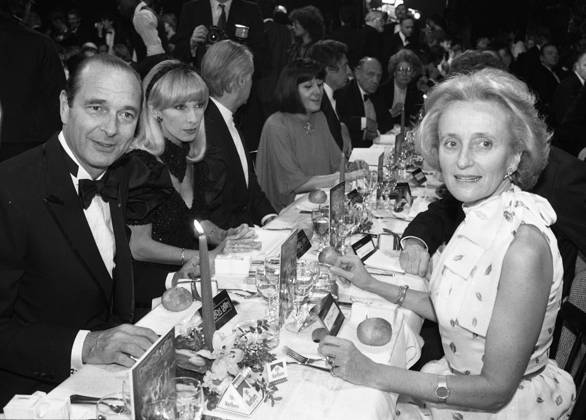 Archives - Dany Saval, Jacques Chirac et sa femme Bernadette - Soirée pour le 75ème anniversaire de Loulou Gasté au Paradis Latin, organisée par Line Renaud. Le 18 mars 1983 Jean-Claude Woestelandt Bestimage Paris France Copyright: xJEAN-CLAUDExWOESTELANDTx xBESTIMAGExJEAN-CLAUDExWOESTELANDTx xBESTIMAGEx
