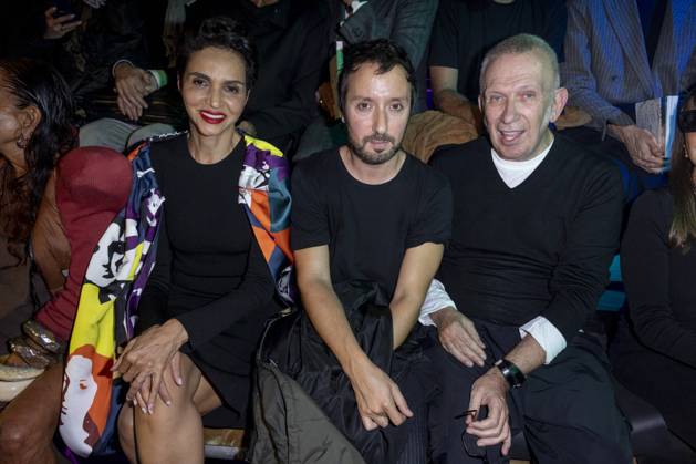 Farida Khelfa, Anthony Vaccarello, Jean-Paul Gaultier - Front Row du défilé Love Brings Love de la maison AZ Factory PAP collection printemps été 2022 en hommage à Alber Elbaz au Carreau du Temple à Paris le 5 octobre 2021. Olivier Borde Bestimage Celebs attend the Love Brings Love Show – In Honor Of Alber Elbaz By AZ Factory at Le Carreau Du Temple on October 05, 2021 in Paris, France Paris France Copyright: xOLIVIERxBORDEx xBESTIMAGExOLIVIERxBORDEx xBESTIMAGEx