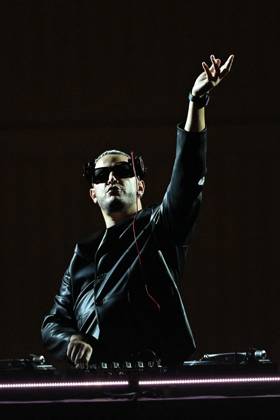 DJ Snake lors du défilé Qatar Fashion United by CR Runway au stade 974 à Doha le 16 décembre 2022. Philippe Perusseau Bestimage Qatar Fashion United by CR Runway held at the 974 Stadium in Doha, on December 16, 2022, on the sidelines of the 2022 World Cup tournament. Doha Qatar Copyright: xPhilippexPerusseaux xBestimagexPhilippexPerusseaux xBestimagex