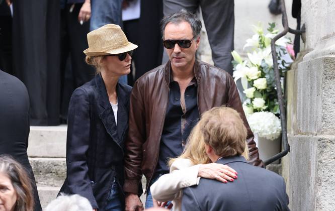 Vanessa Paradis et son mari Samuel Benchetrit - Sorties des célébrités aux obsèques de Jane Birkin en l église Saint-Roch à Paris. Le 24 juillet 2023 Jacovides-KD Niko Bestimage Funerals of the french singer Jane Birkin at Saint-Roch s church in Paris. On July 24th 2023 Paris France Copyright: xJacovides-KDxNikox xBestimagexJacovides-KDxNikox xBestimagex