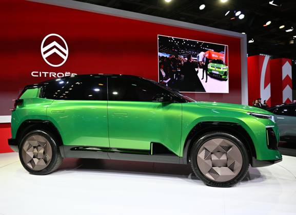 Paris Motor Show 2024 PARIS, FRANCE - OCTOBER 14: The Citroen C5 Aircross Concept car is on display during the Mondial de l Automobile (Paris Motor Show) at the Porte de Versailles Exhibition Center in Paris, France on October 14, 2024. France World. Editorial use only. Please get in touch for any other usage. Copyright: x2025xAnadoluxMustafaxYalcınx