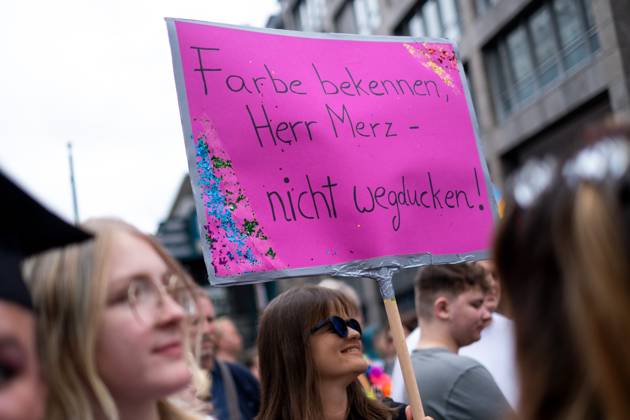 47. Christopher Street Day Parade unter dem Motto Nie wieder still! in Berlin. Die Demonstration fordert gleiche Rechte für Lesben, Schwule, Bisexuelle, Transgender, Intersexuelle und queere Menschen. 47th Christopher Street Day Parade under the motto Never be silent again! in Berlin. The demonstration demands equal rights for lesbians, gays, bisexuals, transgender, intersex and queer people. snapshot-photography K.M.Krause
