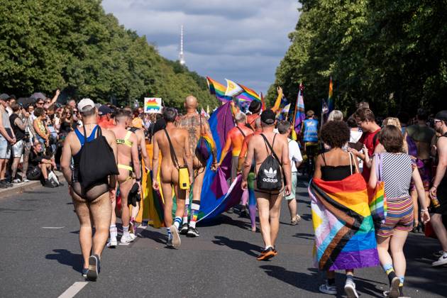 47. Christopher Street Day Parade unter dem Motto Nie wieder still! in Berlin. Die Demonstration fordert gleiche Rechte für Lesben, Schwule, Bisexuelle, Transgender, Intersexuelle und queere Menschen. 47th Christopher Street Day Parade under the motto Never be silent again! in Berlin. The demonstration demands equal rights for lesbians, gays, bisexuals, transgender, intersex and queer people. snapshot-photography K.M.Krause