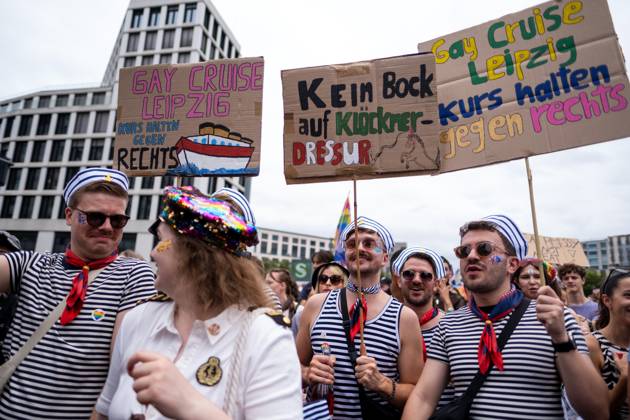 47. Christopher Street Day Parade unter dem Motto Nie wieder still! in Berlin. Die Demonstration fordert gleiche Rechte für Lesben, Schwule, Bisexuelle, Transgender, Intersexuelle und queere Menschen. 47th Christopher Street Day Parade under the motto Never be silent again! in Berlin. The demonstration demands equal rights for lesbians, gays, bisexuals, transgender, intersex and queer people. snapshot-photography K.M.Krause