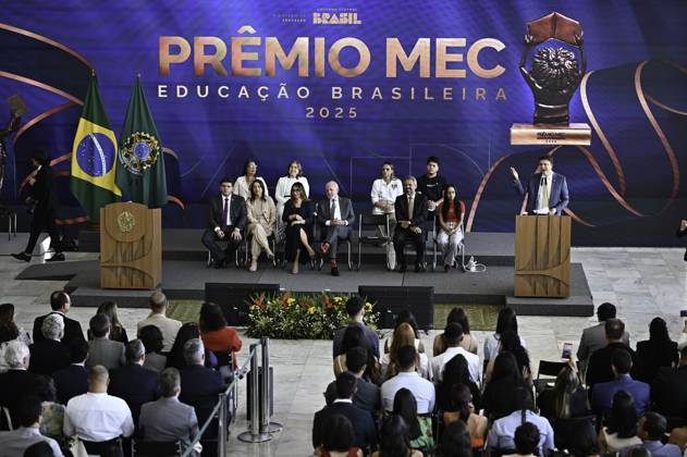 BRASiLIA, DF - 11.08.2025: PRESIDENTE LULA ENTREGA PRÃªMIO MEC - Photo, Minister of Education Camilo Santana. This Monday (11) President Lula da Silva will participate in the ceremony to present the MEC Prize for Brazilian Education at the Planalto Palace. x2785307x  TonxMolina