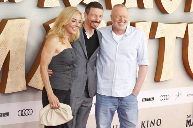 Weltpremiere Das Kanu des Manitu in München München, 12.8.2025 Stefan Raab, Oliver Berben und Inga Leschek bei der Weltpremiere von Das Kanu des Manitu im im Mathäser Filmpalast in München Bayern Copyright: xMatthiasxGränzdörferx