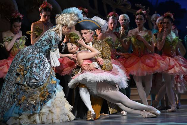 Entertainment Bilder des Tages THE AUSTRALIAN BALLET THE SLEEPING BEAUTY, Dana Stephensen (left) as the Queen, Ako Kondo (centre) as Princess Aurora and Matthew Lawrence (right) as the King are seen performing during a preview of the Australian Ballet™s Sleeping Beauty at the Lyric Theatre, in Brisbane, Friday, August 15, 2025. ( NO ARCHIVING BRISBANE QUEENSLAND AUSTRALIA  Copyright: xDARRENxENGLANDx 20250815143785656165
