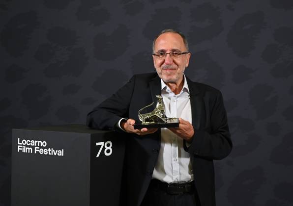 Locarno, Switzerland: Locarno, Swiss Locarno Film Festival 2025 Photocall Award Ceremony Locarno78 photocall with winners of Locarno78 In the photo: Abbas Fahdel for Tales of the Wounded Land Pardo Concorso Intenazionale Locarno Switzerland  - ZUMAp169 20250816_zea_p169_066 Copyright: xNickxZonnax