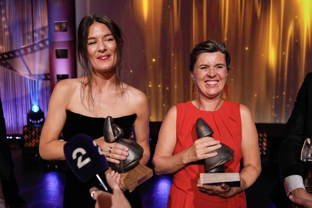 Amandaprisen 2025 Haugesund 20250816. Helga Guren (beste skuespiller i en hovedrolle) og Lilja Ingolfsdottir (beste norske film, beste manus og beste regi) under Amandaprisutdelingen i Festiviteten i Haugesund. Foto: Jan Kare Ness NTB Haugesund Norge 6noeLmZYhDA EDITORIAL USE ONLY Ref:_ENT6noeLmZYhDA.jpg Copyright: xJanxKarexNessx xNTBx