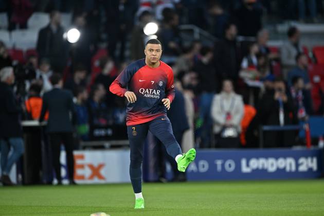 Paris Saint-Germain v Barcelona - UEFA Champions League PARIS, FRANCE - APRIL 10: Kylian Mbappe of Paris Saint-Germain warms up ahead of the UEFA Champions League quarter finals first leg football match between Paris Saint-Germain and FC Barcelona at Parc des Princes in Paris, France on April 10, 2024. France World. Editorial use only. Please get in touch for any other usage. Copyright: x2025xAnadoluxMustafaxYalcınx