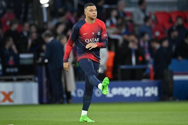 Paris Saint-Germain v Barcelona - UEFA Champions League PARIS, FRANCE - APRIL 10: Kylian Mbappe of Paris Saint-Germain warms up ahead of the UEFA Champions League quarter finals first leg football match between Paris Saint-Germain and FC Barcelona at Parc des Princes in Paris, France on April 10, 2024. France World. Editorial use only. Please get in touch for any other usage. Copyright: x2025xAnadoluxMustafaxYalcınx