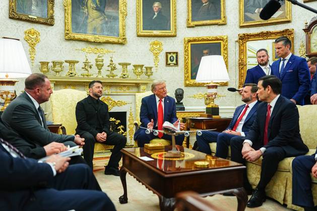 President Donald Trump meets President Volodymyr Zelensky of Ukraine in the Oval Office of the White House in Washington, DC, on Monday, August 18, 2025. Zelensky will be joined by a group of European leaders as he meets President Trump in an effort to end the war between Russia and Ukraine.  WAX20250818931 AaronxSchwartz