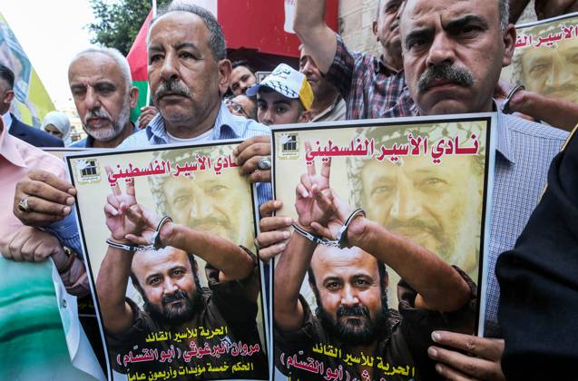 August 20, 2025, Nablus, West Bank, Palestine: Protesters hold pictures of Palestinian prisoner Marwan Barghouti, who is serving a five life sentences and 40 years in Israeli prisons, during a protest demanding his release and the release of all prisoners in the city of Nablus. Nablus Palestine - ZUMAs197 20250820_aaa_s197_043 Copyright: xNasserxIshtayehx