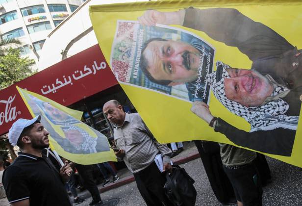 August 20, 2025, Nablus, West Bank, Palestine: Protesters hold pictures of Palestinian prisoner Marwan Barghouti, who is serving five life sentences and 40 years in Israeli prisons, during a protest demanding his release and the release of all prisoners in the city of Nablus in the northern occupied West Bank. Nablus Palestine - ZUMAs197 20250820_aaa_s197_048 Copyright: xNasserxIshtayehx