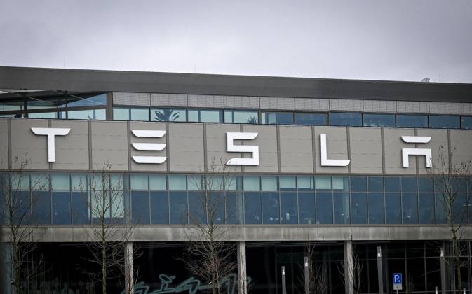 Local opposition grows as Tesla faces resistance to expansion plans for Berlin factory BERLIN, GERMANY - FEBRUARY 22: Tesla logo is seen on the Tesla factory building in Berlin, Germany on February 22, 2024. In the southeastern outskirts of Berlin, within the Grunheide district, local residents are expressing opposition to the expansion plans of the first automobile factory of US electric car manufacturer, Tesla in Europe. The proposed expansion has sparked discontent among the community members in the area. Berlin Germany. Editorial use only. Please get in touch for any other usage.  Copyright: x2025xAnadoluxHalilxSaÄüÄ±rkayax