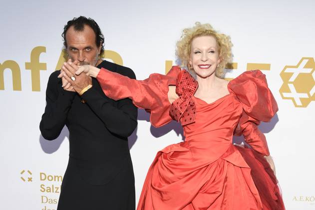 Andreas Kronthaler und Sunnyi Melles bei der amfAR Gala 2025 anlässlich der Salzburger Festspiele 2025 in der Residenz. Salzburg, 24.08.2025