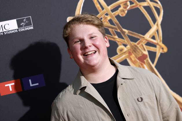 Schauspieler Julius Weckauf kommt zur Abendveranstaltung anlässlich der Kölner Jurysitzung zum international Emmy Award 2025 - Semi Final round of Judging der international Emmy Awards auf Schloss Arff. Köln, 28.08.2025 NRW Deutschland Copyright: xChristophxHardtx