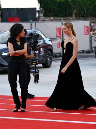 Venice, Italy: Venice, 82nd Venice International Film Festival 2025 - Evening 4 - KINEO AWARD red carpet Pictured: Cristiana Capotondi Venice Italy  - ZUMAp169 20250830_zea_p169_2494 Copyright: xAlbertoxTerenghi PoolxxEvenx