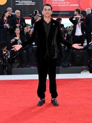 Venice, Italy: Venice, 82nd Venice International Film Festival 2025 - Evening 4 - KINEO AWARD red carpet Pictured: Corrado Fortuna Venice Italy  - ZUMAp169 20250830_zea_p169_2534 Copyright: xAlbertoxTerenghi PoolxxEvenx