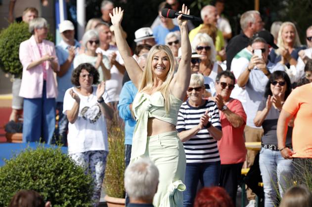 Beatrice Egli in der ARD TV-Show Immer wieder sonntags im Europa-Park. Rust, 31.08.2025