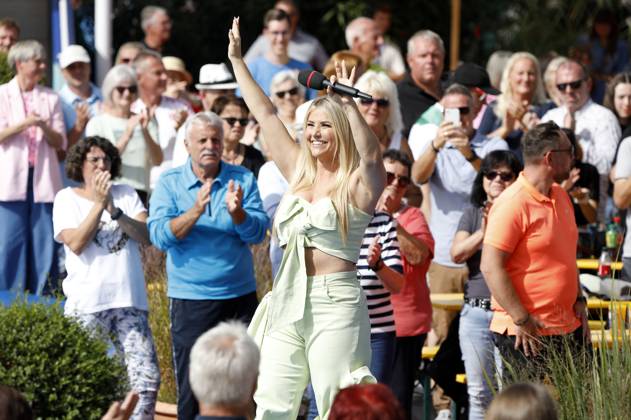 Beatrice Egli in der ARD TV-Show Immer wieder sonntags im Europa-Park. Rust, 31.08.2025