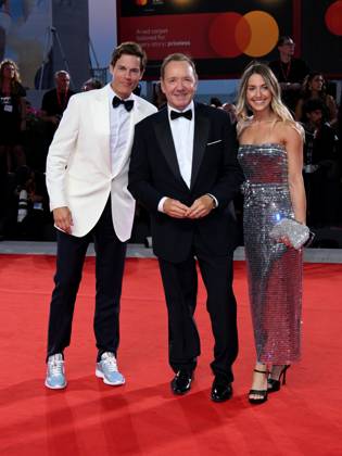Venice, 82nd Venice International Film Festival 2025 - evening 5 - red carpet Filming Italy Venice Award Pictured: Lucie Lowenstein, Kevin Spacey and Evan Lowenstein  Copyright: xAlbertoxTerenghi PoolxPhotoxEventsx06x xipa-agency.netx xPoolxPhotoxEventsx06x IPA_Agency_IPA63799125