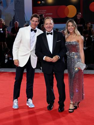 Venice, 82nd Venice International Film Festival 2025 - evening 5 - red carpet Filming Italy Venice Award Pictured: Lucie Lowenstein, Kevin Spacey and Evan Lowenstein  Copyright: xAlbertoxTerenghi PoolxPhotoxEventsx06x xipa-agency.netx xPoolxPhotoxEventsx06x IPA_Agency_IPA63799131