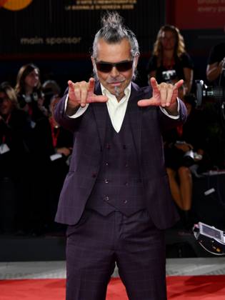 Venice, 82nd Venice International Film Festival 2025 - Evening 5 - Red Carpet Filming Italy Venice Award Pictured: Piero Pelù  Copyright: xAlbertoxTerenghi PoolxPhotoxEventsx06x xipa-agency.netx xPoolxPhotoxEventsx06x IPA_Agency_IPA63803317