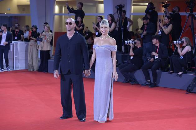 Filming Italy Venice Award red carpet in Venice Lido - 31 Aug 2025 Micaela Ramazzotti (l) and Clauio Pallitto (r) attend the red carpet of Filming Italy Venice Award at 82nd Venice Film Festival at Palazzo del Cinema. Venice Lido Italy Copyright: xMarioxCartellix xSOPAxImagesx _DSC4861