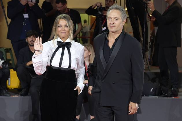 Filming Italy Venice Award red carpet in Venice Lido - 31 Aug 2025 Francesca Barra (l) and Claudio Santamaria (r) attend the red carpet of Filming Italy Venice Award at 82nd Venice Film Festival at Palazzo del Cinema. Venice Lido Italy Copyright: xMarioxCartellix xSOPAxImagesx _DSC4913