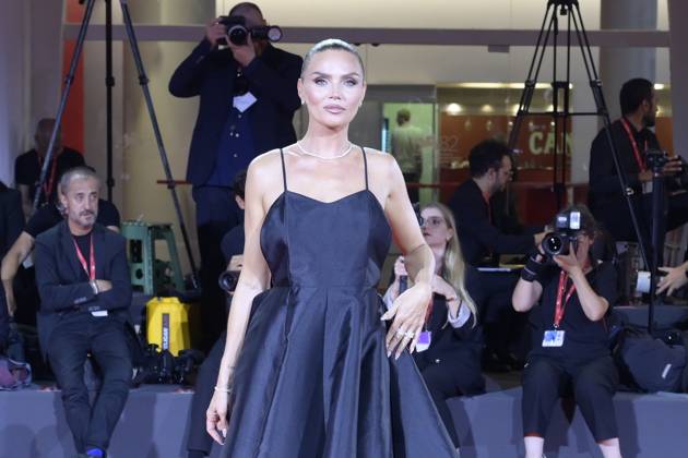 Filming Italy Venice Award red carpet in Venice Lido - 31 Aug 2025 Kim Feenstra attends the red carpet of Filming Italy Venice Award at 82nd Venice Film Festival at Palazzo del Cinema. Venice Lido Italy Copyright: xMarioxCartellix xSOPAxImagesx _DSC5022