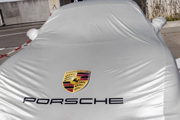 Porsche Zentrum Stuttgart. Fassade mit Logo des Automobilherstellers. Porsche Design Tower. 29.08.2025. Stuttgart, Baden-Württemberg, Deutschland