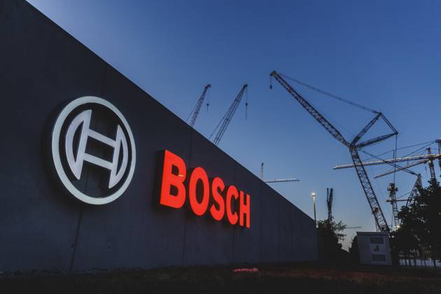 Kraene zeichnen sich ab im Abendlicht an der Baustelle der neuen Halbleiterfabrik von TSMC, Robert Bosch GmbH und Infineon Technologies in Dresden, 31.08.2025. Dresden Deutschland Copyright: xFlorianxGaertnerx
