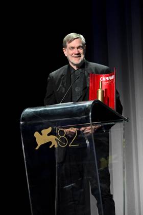 Venice, Italy: Venice, 82nd Venice International Film Festival 2025 - Evening 7 - Campari Passion for Film Award to Gus Van Sant. Pictured: Gus Van Sant Venice Italy  - ZUMAp169 20250902_zea_p169_2331 Copyright: xSimonexComi PoolxxEventsx06x