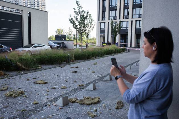 Russian drone attack in residential building of Kyiv KYIV, UKRAINE - JULY 13: A woman takes photos of the damaged residential building after Russian drone attack in Kyiv, Ukraine amid Russia-Ukraine war on July 13, 2023. Ukraine World. Editorial use only. Please get in touch for any other usage. Copyright: x2025xAnadoluxOleksiixChumachenkox