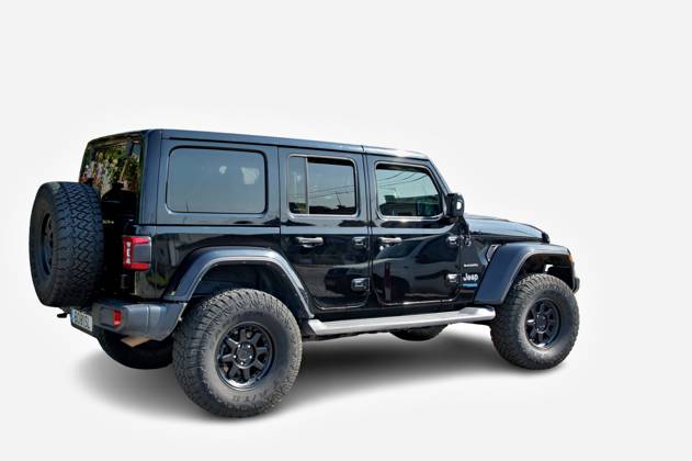 Schwarzer Jeep Wrangler Unlimited in der Seitenansicht Schwarzer Jeep Wrangler Unlimited in der Seitenansicht (License=RM) Copyright: xZoonar.com GamrothxJoergx 23927859