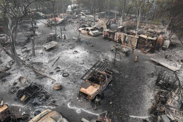 Bilder des Jahres 2025, News September 09 News Themen der Woche KW36 Wildfire destroys buildings in Chinese Camp, California CHINESE CAMP, CALIFORNIA - SEPTEMBER 3: A view of burnt areas as 6-5 wildfire destroyed buildings, structures and vehicles in Chinese Camp of Tuolumne County, California, United States on September 3, 2025. Tayfun Coskun Anadolu California United States. Editorial use only. Please get in touch for any other usage.  Copyright: x2025xAnadoluxTayfunxCoskunx