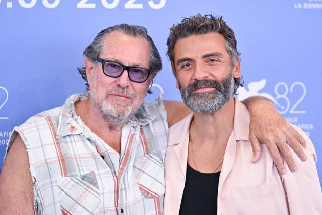 Venice In The Hand of Dante Photocall AM Julian Schnabel and Oscar Isaac attending the In The Hand of Dante Photocall as part of the 82nd Venice International Film Festival at the Lido in Venice, Italy on September 03, 2025. Photo by Aurore Marechal ABACAPRESS.COM Venice Italy  Copyright: xMarechalxAurore ABACAx