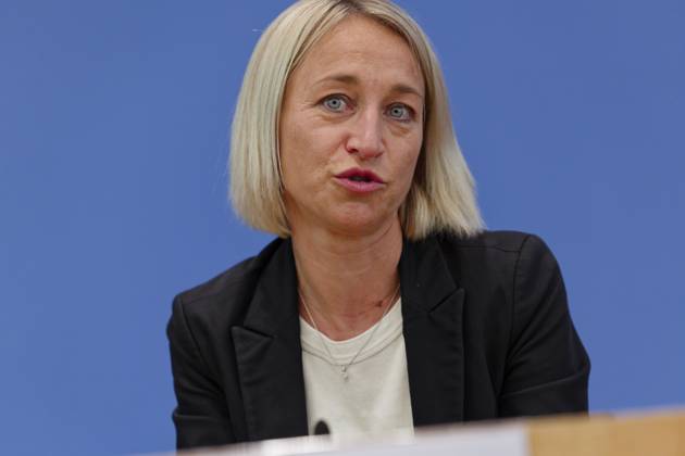 Digital-Expertenkommission Kinder- und Jugendschutz 2025-09-04 Deutschland, Berlin Die Bundesbildungsministerin und Bundesministerin für Familie, Senioren, Frauen und Jugend stellt die vor ihr ins Leben gerufene Expertenkommission Kinder- und Jugendschutz in der digitalen Welt vor. Im Bild Nadine Schön, Co-Vorsitzende der Expertenkommission Kinder- und Jugendschutz in der digitalen Welt.