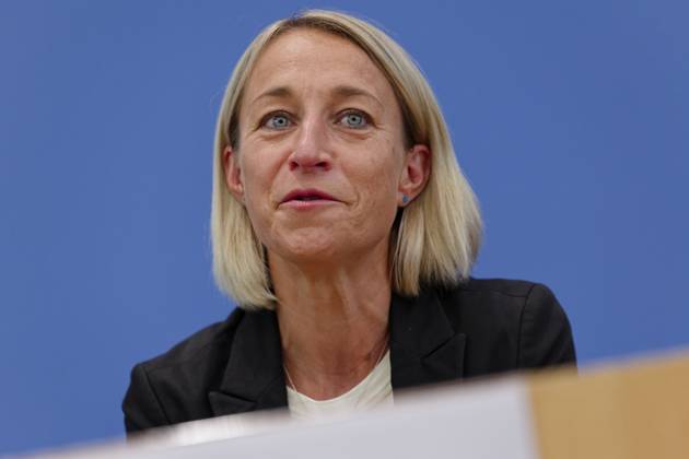 Digital-Expertenkommission Kinder- und Jugendschutz 2025-09-04 Deutschland, Berlin Die Bundesbildungsministerin und Bundesministerin für Familie, Senioren, Frauen und Jugend stellt die vor ihr ins Leben gerufene Expertenkommission Kinder- und Jugendschutz in der digitalen Welt vor. Im Bild Nadine Schön, Co-Vorsitzende der Expertenkommission Kinder- und Jugendschutz in der digitalen Welt.