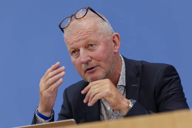Digital-Expertenkommission Kinder- und Jugendschutz 2025-09-04 Deutschland, Berlin Die Bundesbildungsministerin und Bundesministerin für Familie, Senioren, Frauen und Jugend stellt die vor ihr ins Leben gerufene Expertenkommission Kinder- und Jugendschutz in der digitalen Welt vor. Im Bild Prof. Dr. Olaf Köller, Co-Vorsitzender der Expertenkommission Kinder- und Jugendschutz in der digitalen Welt.