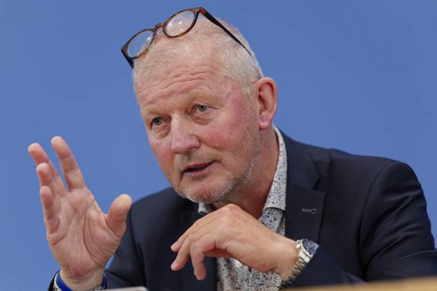 Digital-Expertenkommission Kinder- und Jugendschutz 2025-09-04 Deutschland, Berlin Die Bundesbildungsministerin und Bundesministerin für Familie, Senioren, Frauen und Jugend stellt die vor ihr ins Leben gerufene Expertenkommission Kinder- und Jugendschutz in der digitalen Welt vor. Im Bild Prof. Dr. Olaf Köller, Co-Vorsitzender der Expertenkommission Kinder- und Jugendschutz in der digitalen Welt.