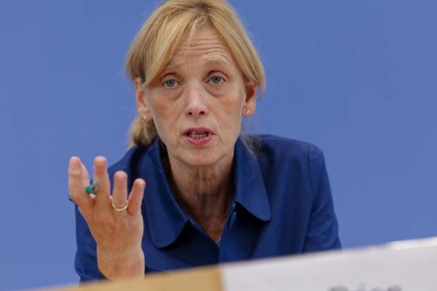 Digital-Expertenkommission Kinder- und Jugendschutz 2025-09-04 Deutschland, Berlin Bundesbildungsministerin Karin Prien (CDU) stellt die vor ihr ins Leben gerufene Expertenkommission Kinder- und Jugendschutz in der digitalen Welt vor.