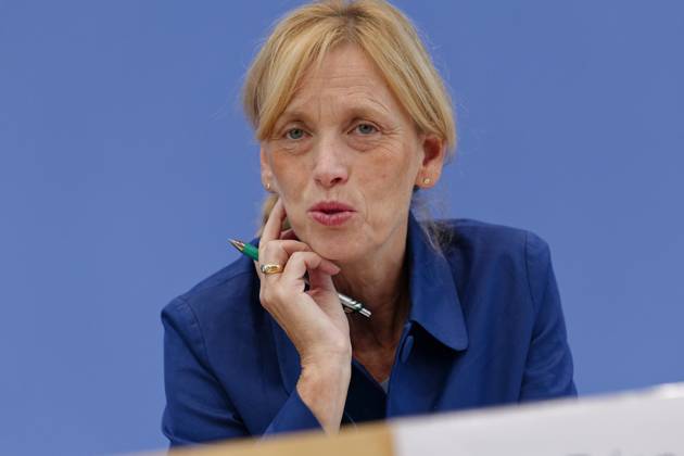 Digital-Expertenkommission Kinder- und Jugendschutz 2025-09-04 Deutschland, Berlin Bundesbildungsministerin Karin Prien (CDU) stellt die vor ihr ins Leben gerufene Expertenkommission Kinder- und Jugendschutz in der digitalen Welt vor.