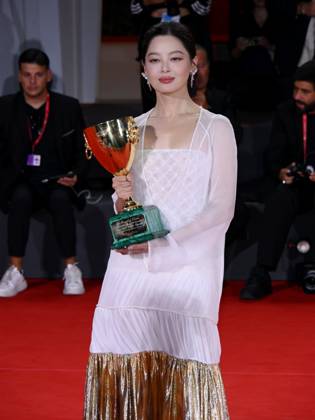 Venice, 82nd Venice International Film Festival 2025 - Evening 11: Closing Ceremony. Winners Photocall. Pictured: Xin Zhilei  Copyright: xAlbertoxTerenghi PoolxPhotoxEventsx06x xipa-agency.netx xPoolxPhotoxEventsx06x IPA_Agency_IPA64335256