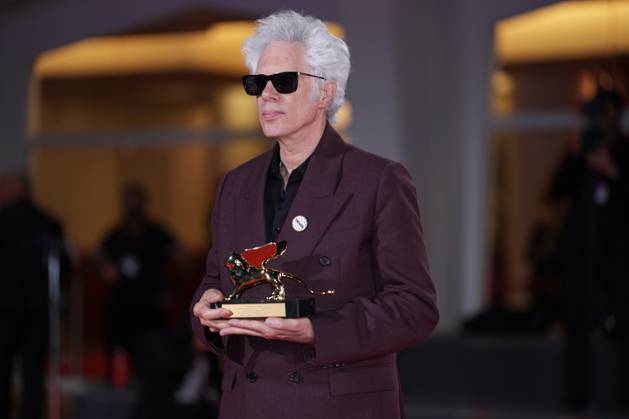 Jim Jarmusch poses with the Golden Lion for Best Film for Father Mother Sister Brother during the winners photocall at the 82nd Venice International Film Festival in Venice, Italy on Saturday, September 6, 2025.  VEN20250906910 RoccoxSpaziani