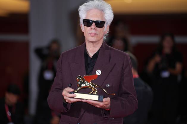 Jim Jarmusch poses with the Golden Lion for Best Film for Father Mother Sister Brother during the winners photocall at the 82nd Venice International Film Festival in Venice, Italy on Saturday, September 6, 2025.  VEN20250906911 RoccoxSpaziani