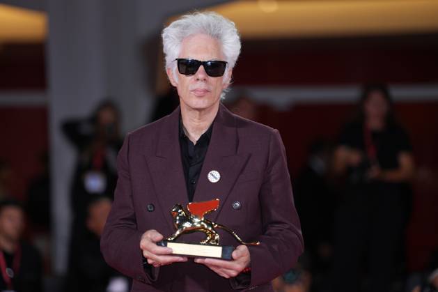 Jim Jarmusch poses with the Golden Lion for Best Film for Father Mother Sister Brother during the winners photocall at the 82nd Venice International Film Festival in Venice, Italy on Saturday, September 6, 2025.  VEN20250906913 RoccoxSpaziani