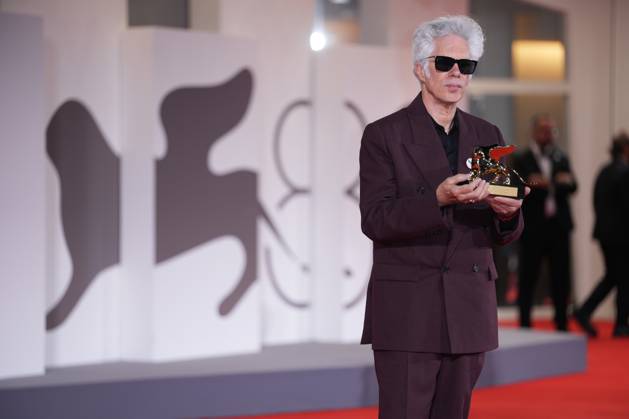 Jim Jarmusch poses with the Golden Lion for Best Film for Father Mother Sister Brother during the winners photocall at the 82nd Venice International Film Festival in Venice, Italy on Saturday, September 6, 2025.  VEN20250906915 RoccoxSpaziani