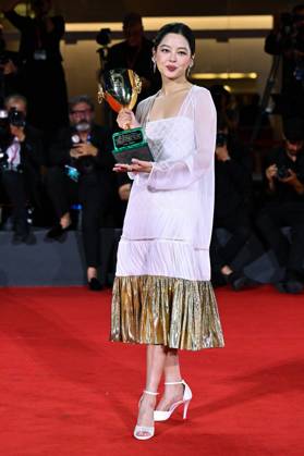 Venice Winners Red Carpet AM Xin Zhilei poses with the Coppa Volpi for Best Actress for The Sun Rises on Us All attending the Winners Red Carpet of the 82nd Venice International Film Festival at the Lido in Venice, Italy on September 06, 2025. Photo by Aurore Marechal ABACAPRESS.COM Venice Italy  Copyright: xMarechalxAurore ABACAx